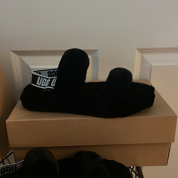 UGG Fluff Yeah Slide Slippers – Black, Size 6 big kids| NIB - Picture 3 of 4